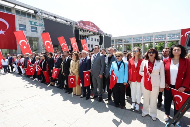 Nilüfer'de 19 Mayıs Gençlik ve Spor Bayramı Kutlamaları  Çelenk Töreniyle Başladı