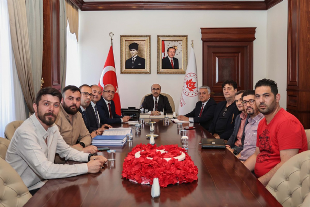 Bursa Valisi Mahmut Demirtaş Başkanlığında Uludağ Teleferik Hattı Değerleme Toplantısı Gerçekleştirildi