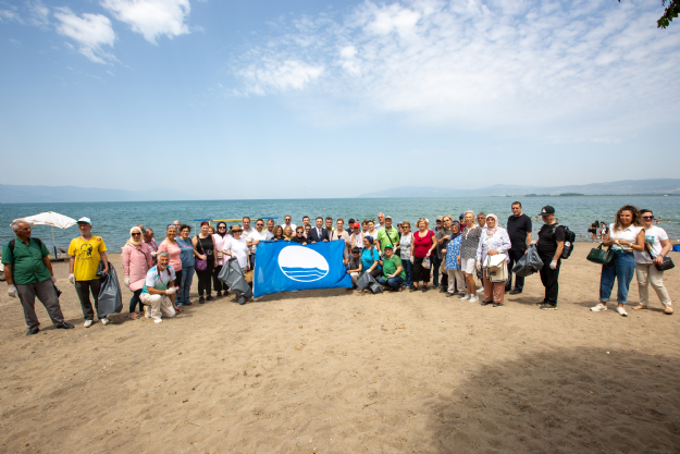 Bursa Kent Konseyinden İznik İnciraltı Halk Plajında Kıyı Temizliği