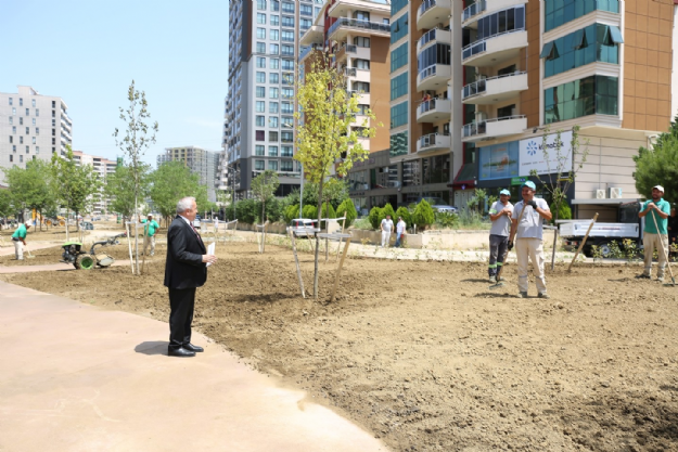 Nilüfer Belediye Başkanı Şadi Özdemir 23 Nisan Mahallesinde Yapımı Devam Parktaki Çalışmaları İnceledi