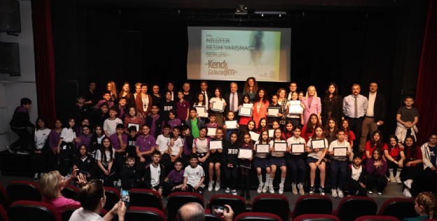 Kendi Geleceğim Temalı Resim Yarışmasında Dereceğe Giren öğrenciler Ödüllerini Aldılar
