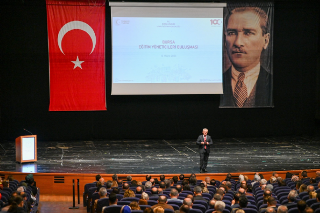 Dr. Ahmet Alireisoğlu Okul Müdürlerine Yeni Müfredatın Ayrıntılarını Paylaaştı