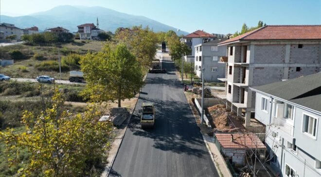 İnegöl Yeniceköy Mahallesinde Asfalt Çalışmaları Devam Ediyor