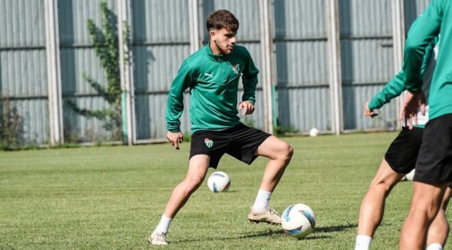 Bursaspor Sahasında Belediye Kütahyaspor ile Oynayacağı Maça Hazırlanıyor