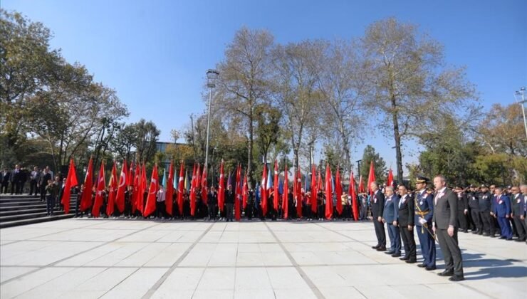 İnegöl’de 29 Ekim Cumhuriyet Bayramı Coşkusu Çelenk Töreniyle Başladı