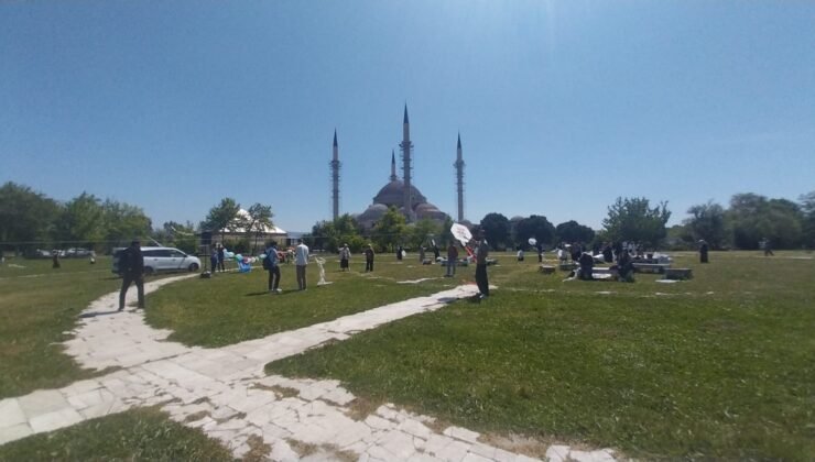 Uçurtmalar Filistin ve Doğu Türkistan Tepki için Havalandı