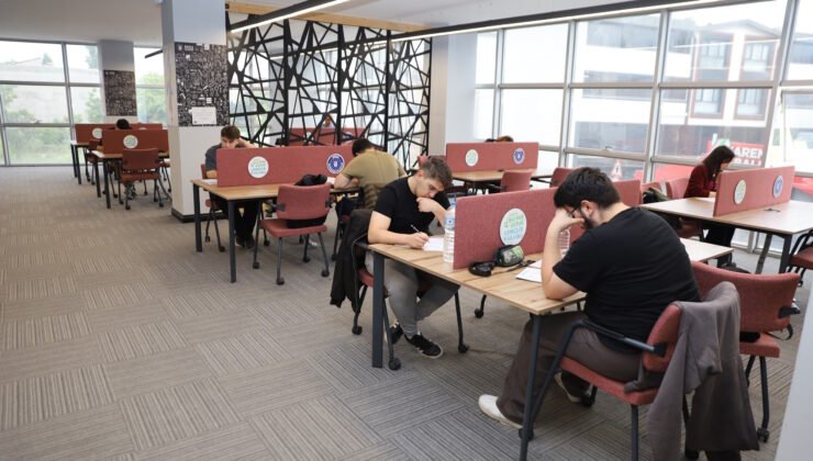 Gençlere Üniversite Yolunda Sınav Provası Yapıldı