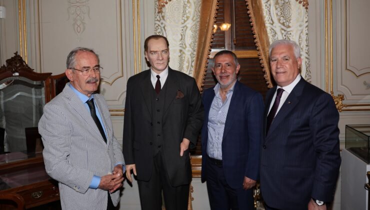 Atatürk’ün Balmumu Heykeli  Hünkar Köşkünde Ziyarete Açıldı