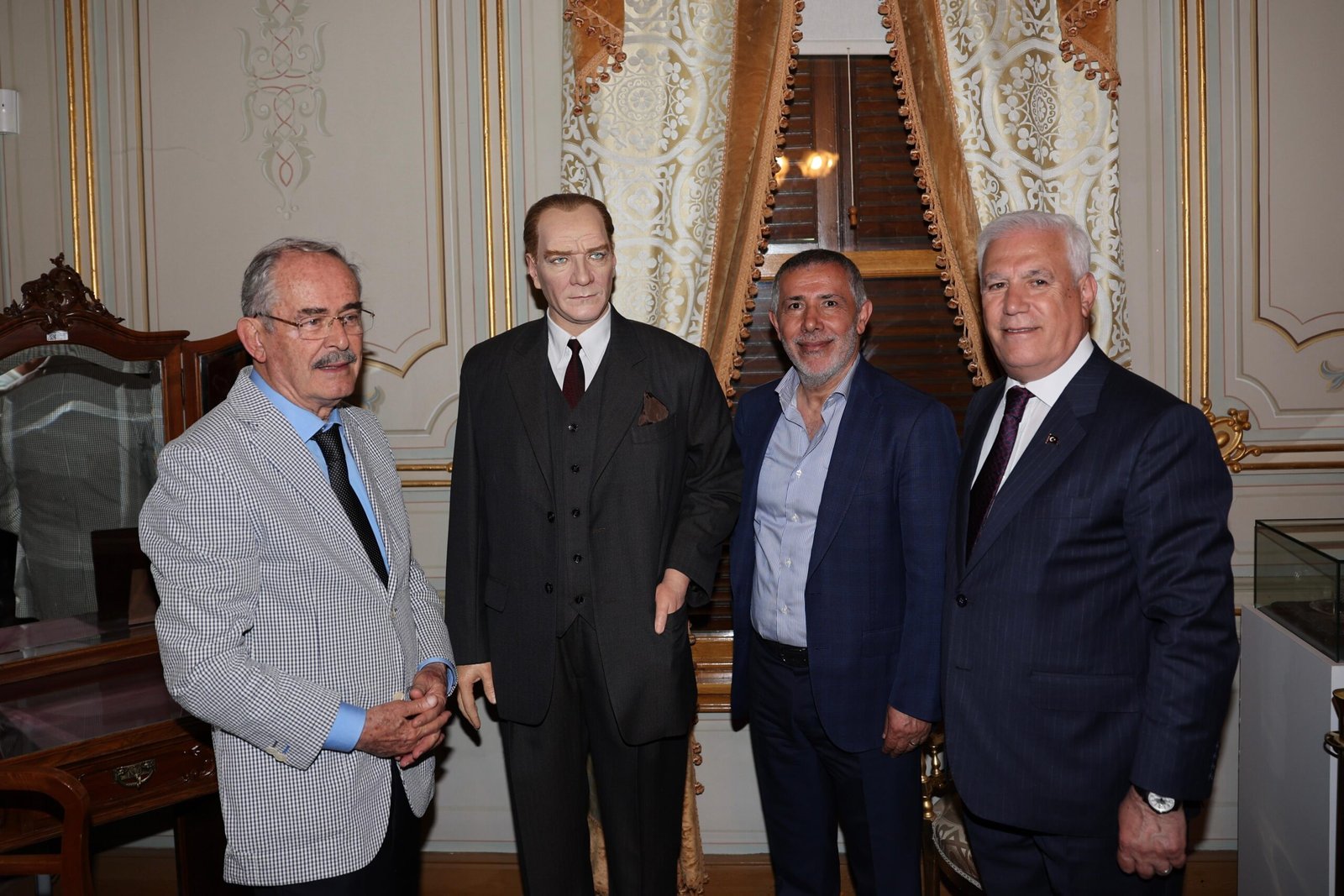 Atatürk’ün Balmumu Heykeli  Hünkar Köşkünde Ziyarete Açıldı