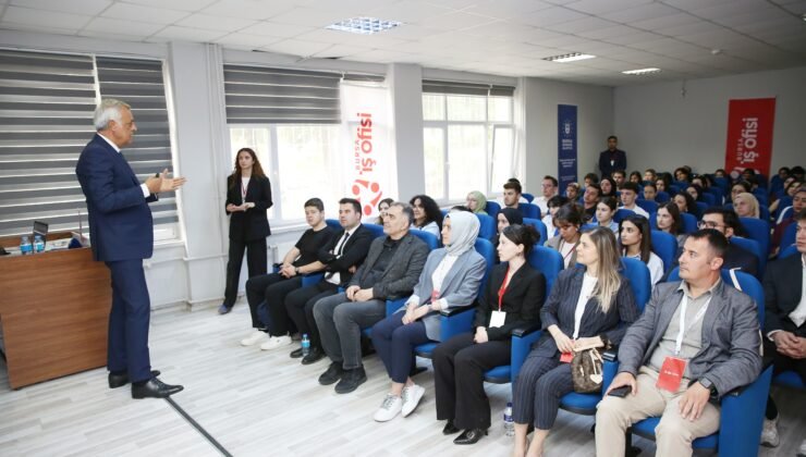 Büyükşehir Belediyesi’nden Çalışma Hayatında Kariyer Seminerleri