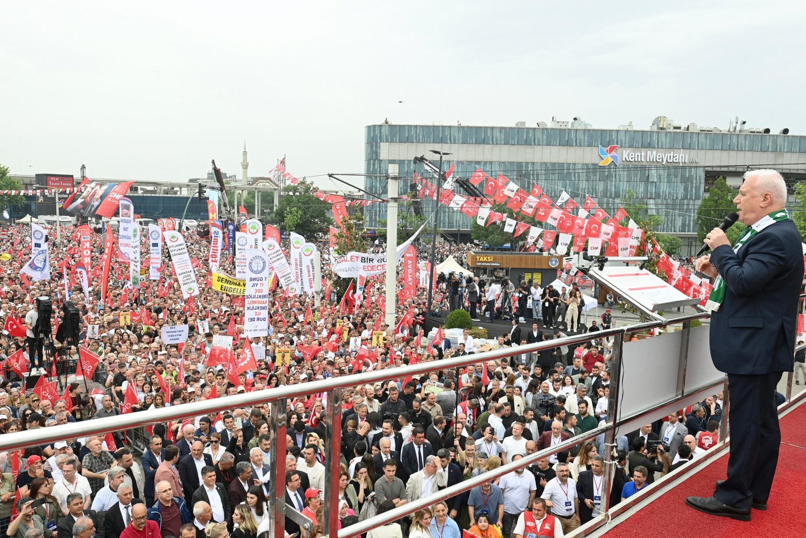 Büyükşehir Belediye Başkanı Mustafa Bozbey’den Adalet ve Demokrasi Çağrısı