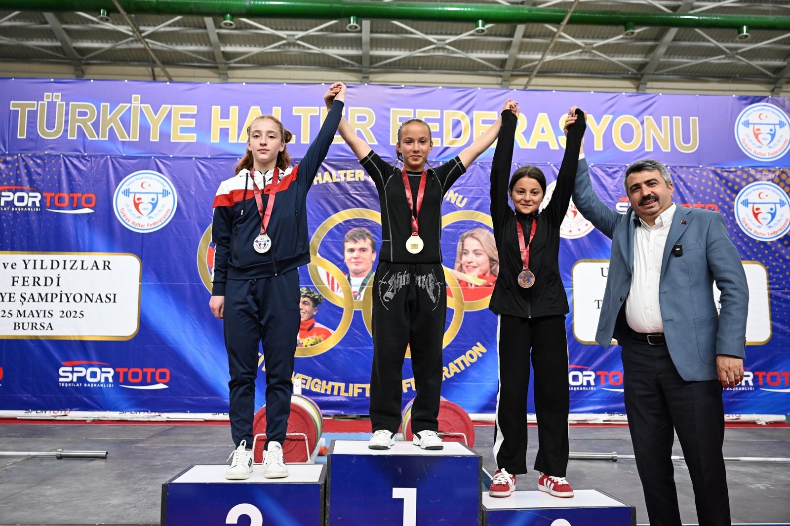 Yıldırım Naim Süleymanoğlu Spor Kompleksi’nde Halter Rüzgarı