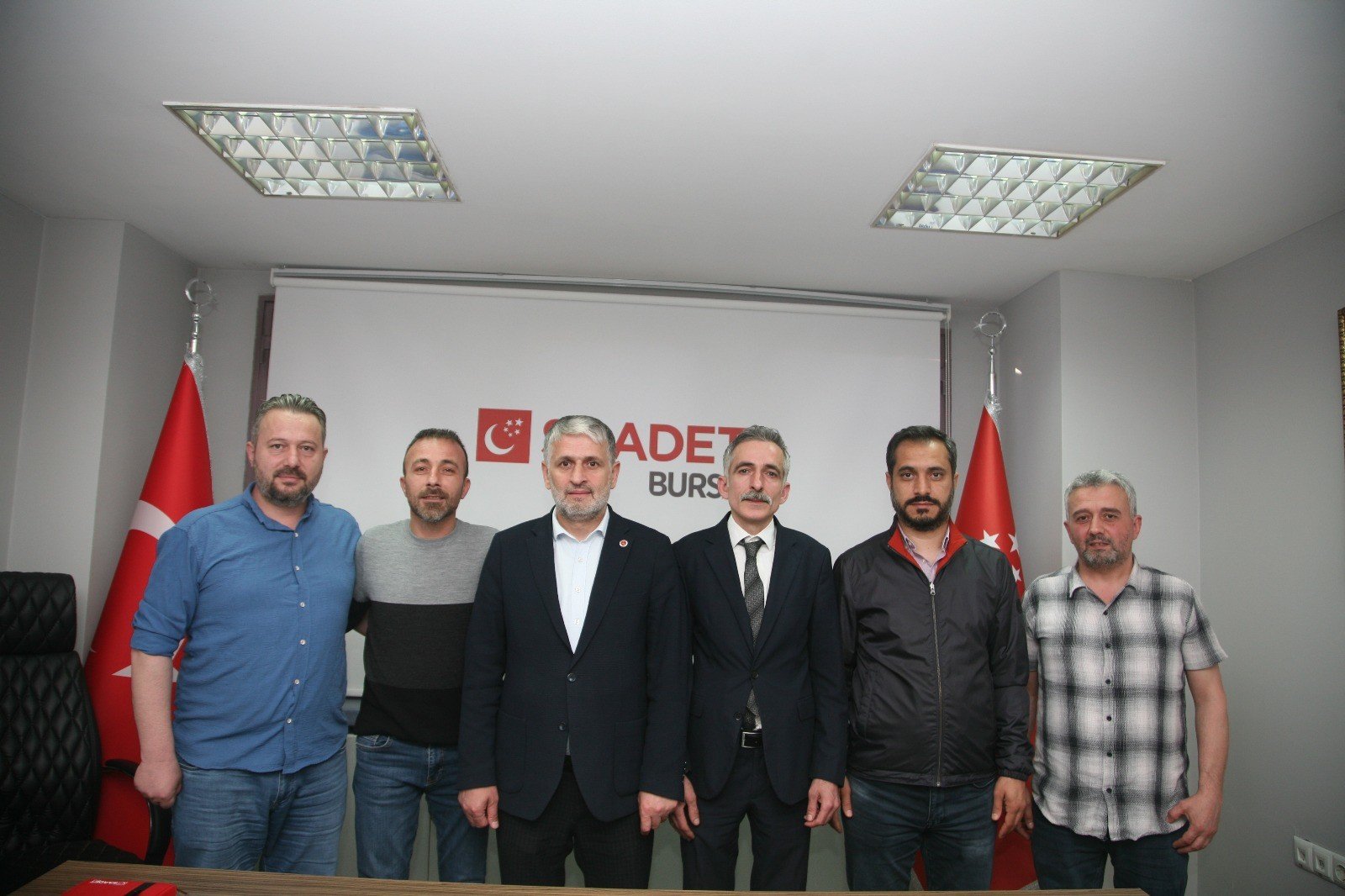 Bursa Çıraklı Mağdurları Saadet Partisini Ziyaret Etti