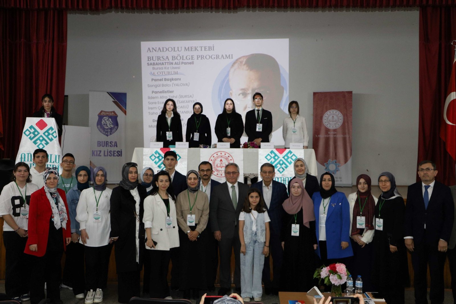 Genç Yürekler, Büyük Kalemlerle Buluştu: Anadolu Mektebi Bursa Paneli Tamamlandı