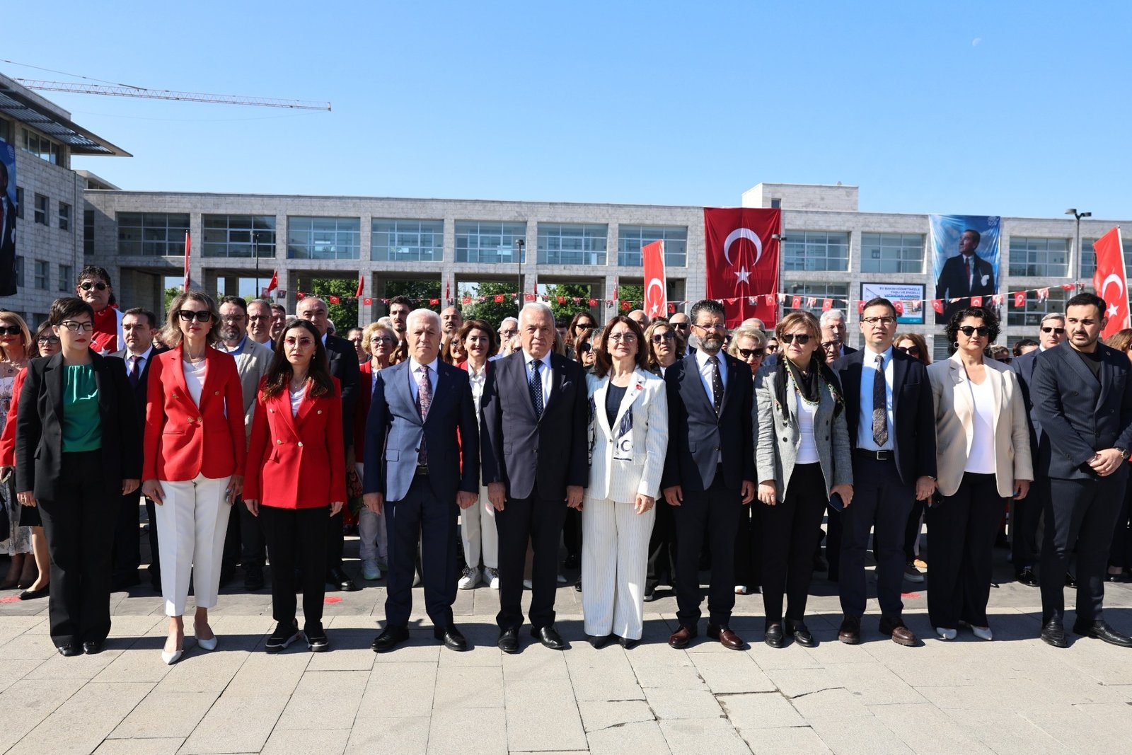 Nilüfer’de 19 Mayıs “Atatürk’ü Anma Gençlik ve Spor Bayramı” Kutlamaları Çelenk Sunma Töreni ile Başladı
