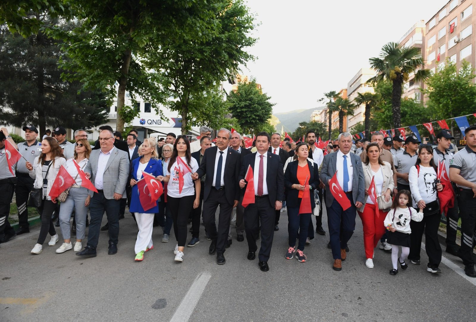 Osmangazi’de Binlerce Kişilik 19 Mayıs Korteji Yürüyüşü