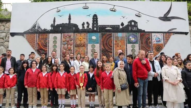 Özel Gereksinimli Bireylerden 770 Parçalık Seramik Duvar Panosu Açıldı