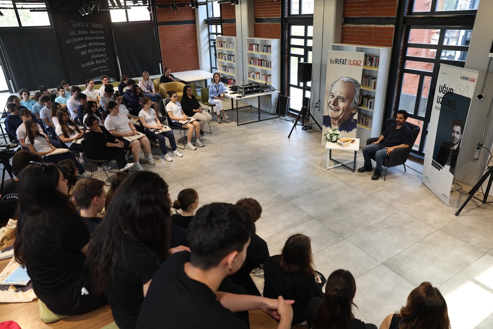 Yönetmen Uğur Uzuner Öğrencilere “Hababam Sınıfını” Okudu