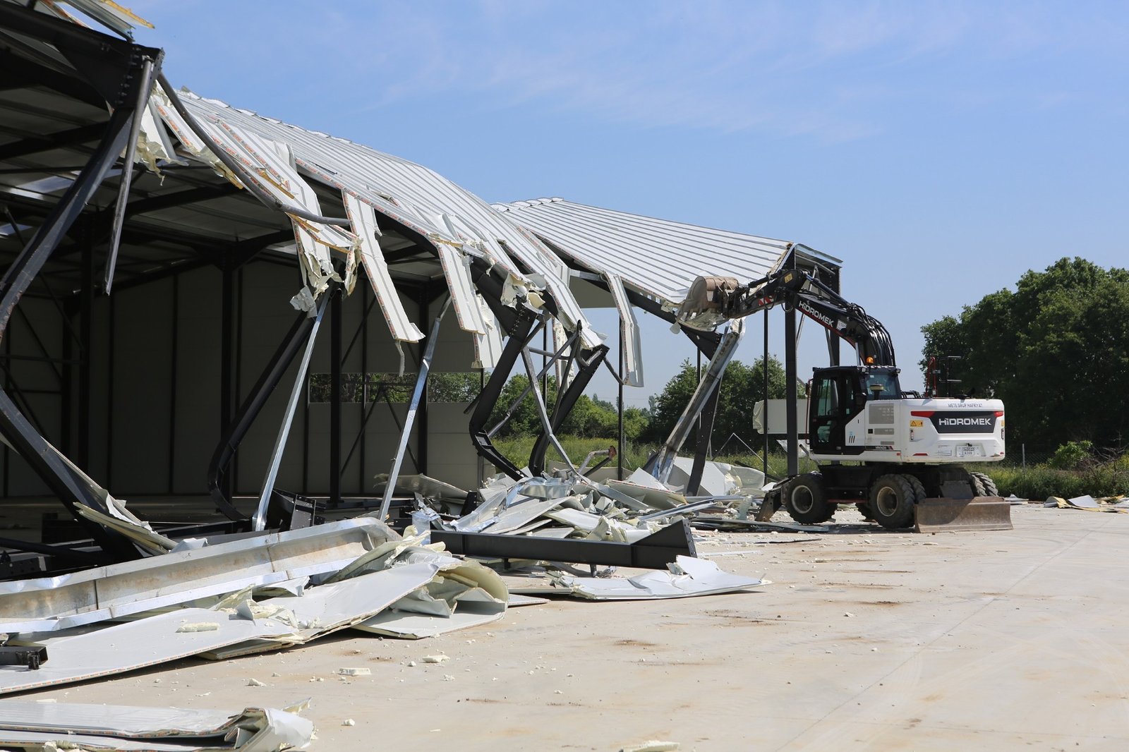 Nilüfer Yaylacık Mahallesinde İki Kaçak Fabrika Yerle Bir Edildi