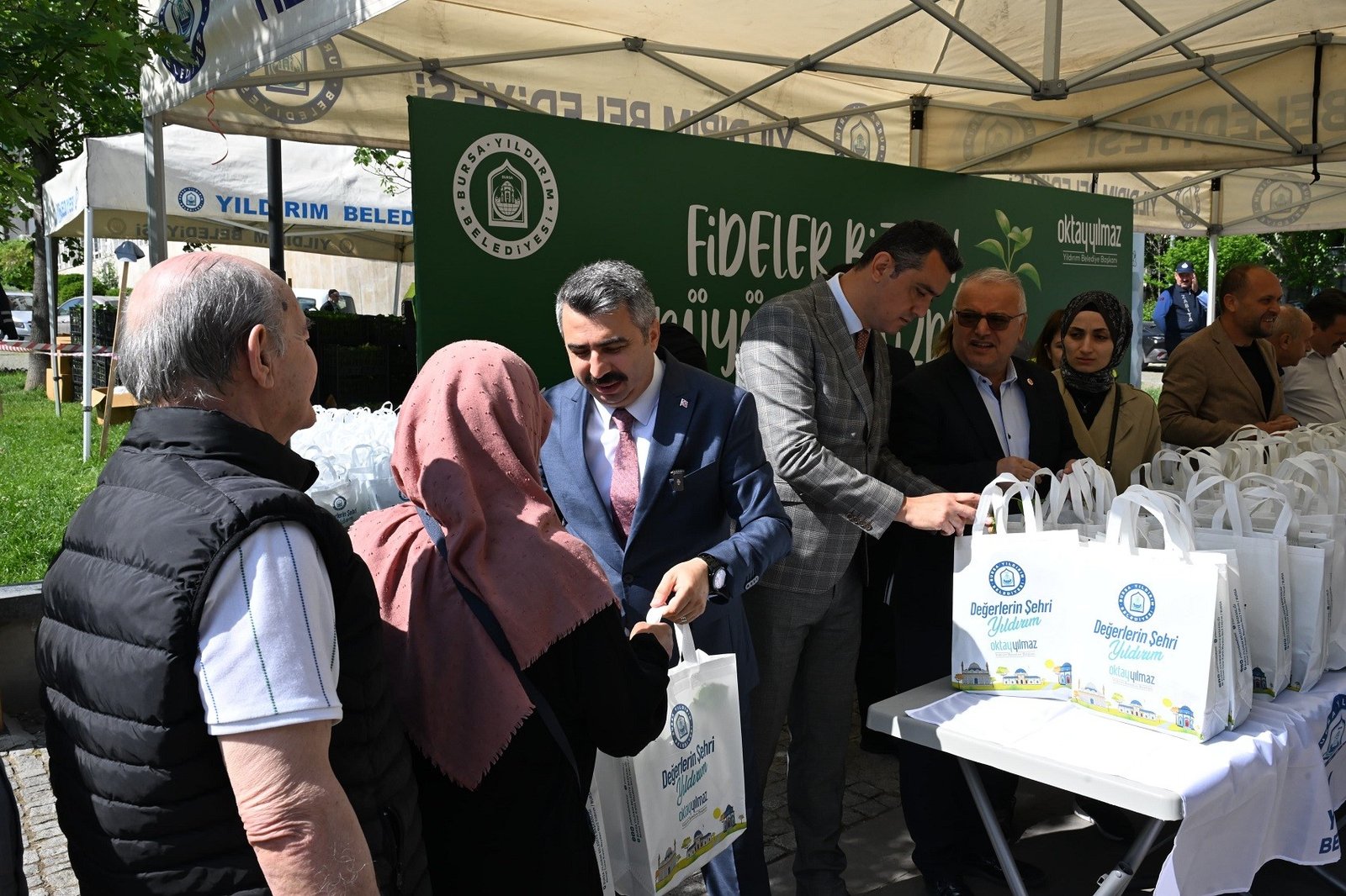 Yıldırım Belediyesi 50 Bin Fide Dağıttı