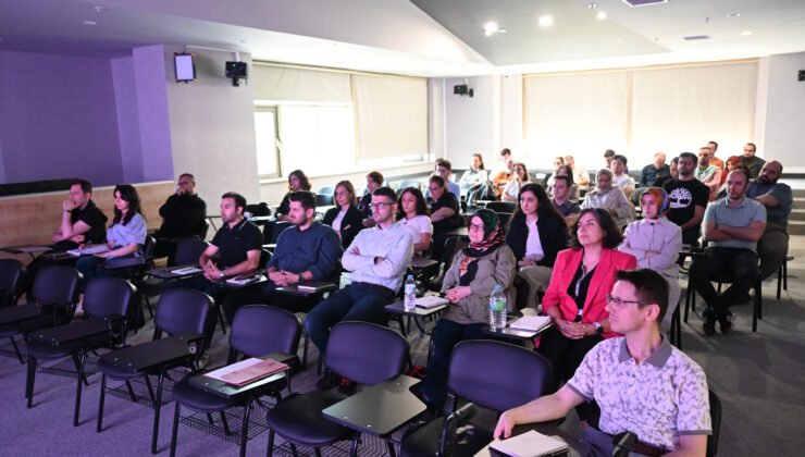 Büyükşehir Belediye Personeline “Dijital Dönüşüm ve Akıllı Şehirler Eğitimi