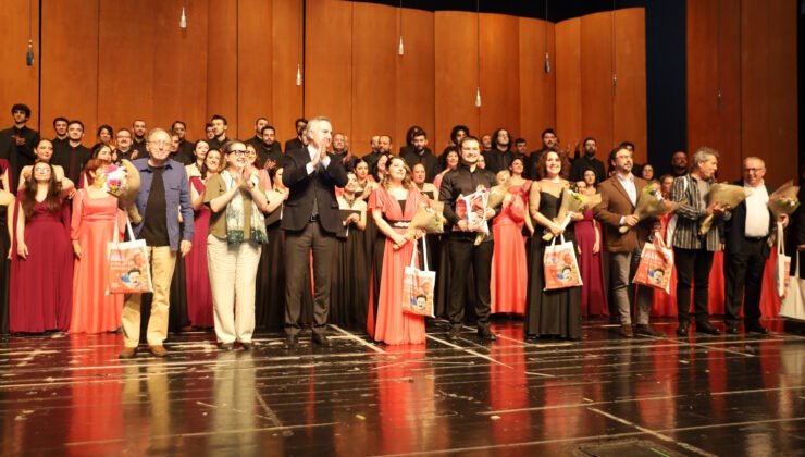 Nazım Hikmet, Ölümsüz Eserleriyle Anıldı