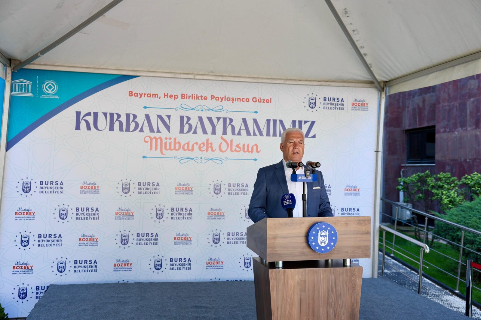 Büyükşehir Belediye Başkanı Mustafa Bozbey, Çalışanlarının Bayramını Kutladı