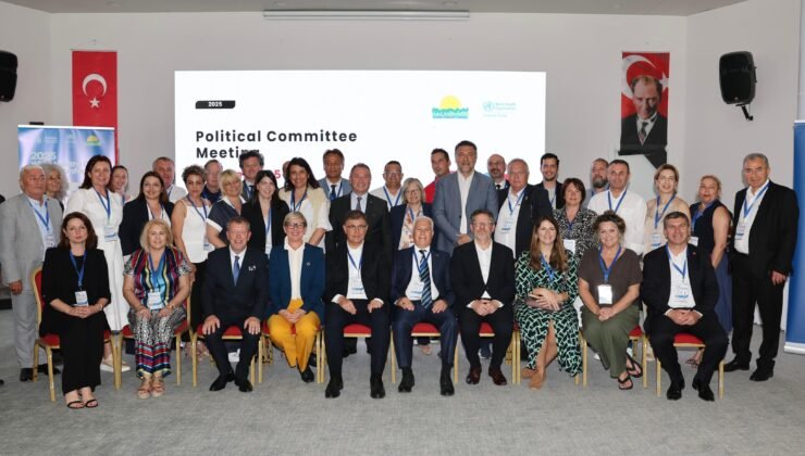 Politik Kurul Toplantısına Katılarak Bursa Taahhüt Duvarına Kente Dair Hayal ve Projelerini Yazdı