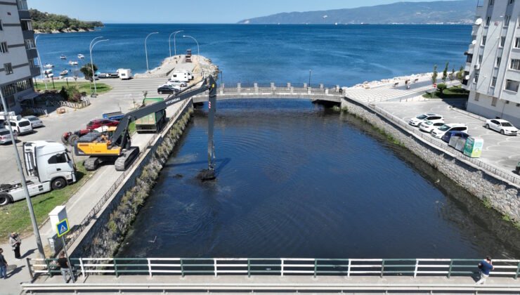 Büyükşehir Belediyesi’nden Karsak Deresinde Kapsamlı Temizlik