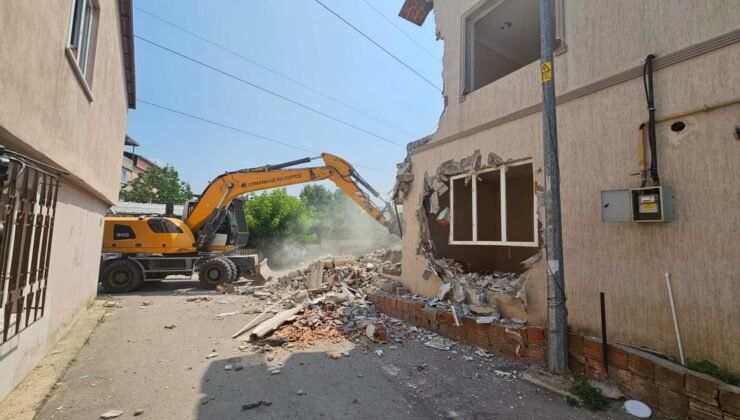 Osmangazi’de iki Katlı Kaçak Bina Yıkıldı