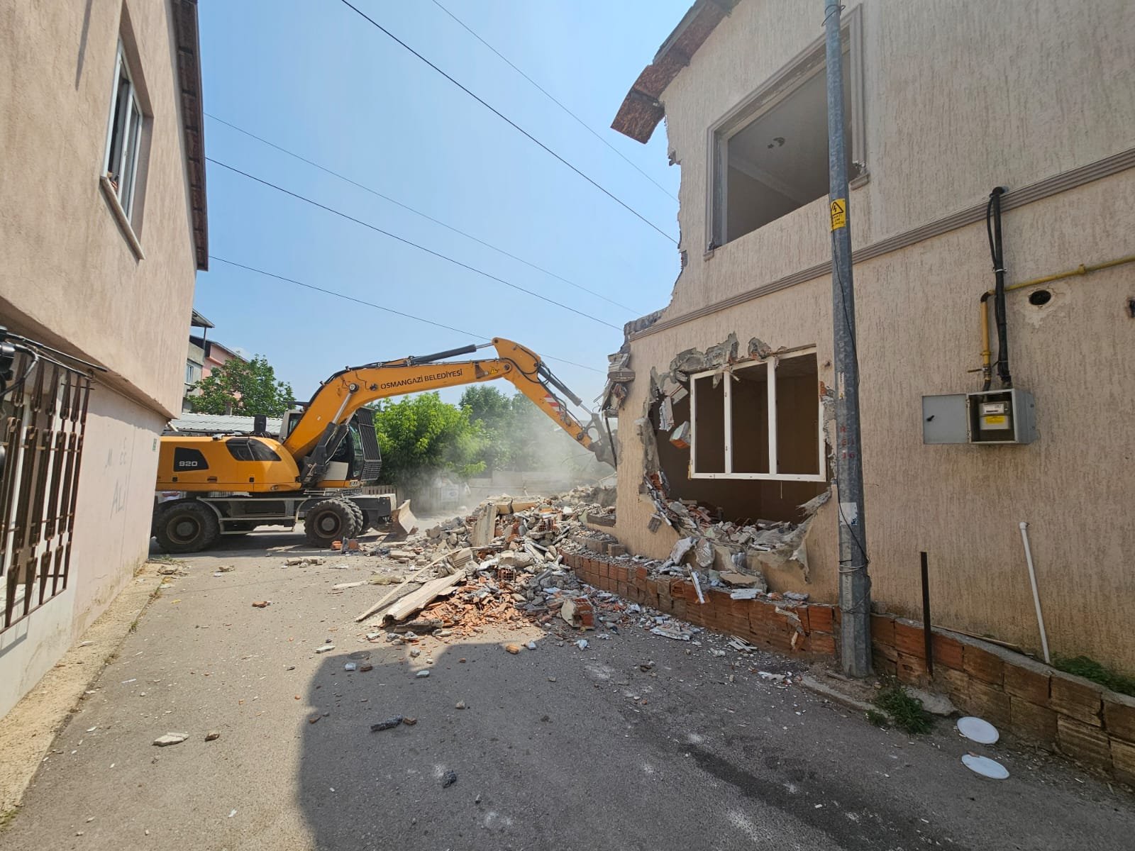 Osmangazi’de iki Katlı Kaçak Bina Yıkıldı
