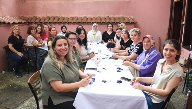 Osmangazi’de Kadınlar Ürettikleri Anahtarları Kadınlara Hediye Ediyor