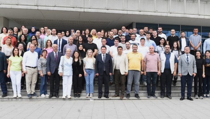 Osmangazi Belediye Başkanı Erkan Aydın Mesai Arkadaşlarıyla Bayramlaştı