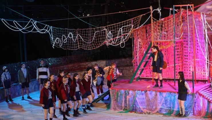 Nilüfer’de “Sineklerin Tanrısı” Seyirci Karşısına Çıktı