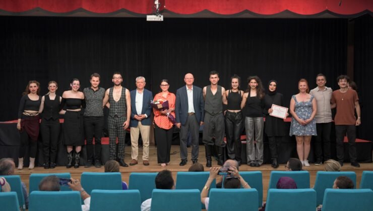 Osmangazi’de ‘Tersine Dünya’ Sahnelendi