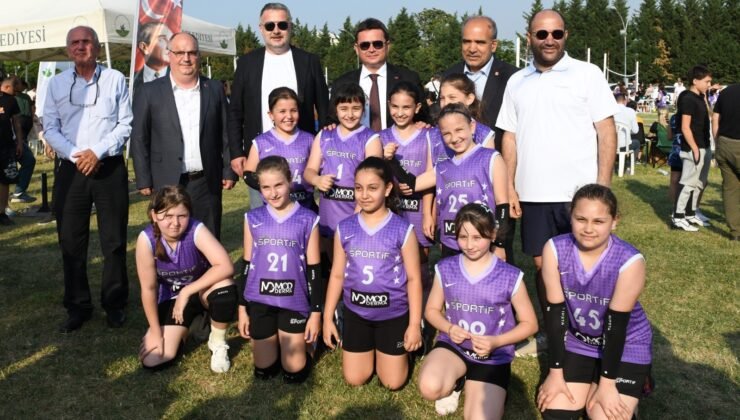 Osmangazi’de Kız Çocukları için Mini Voleybol Şenliği Düzenlendi