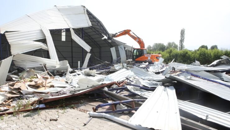 Nilüfer Tahtalı Mahallesinde Kaçak İş Yeri Yıkıldı
