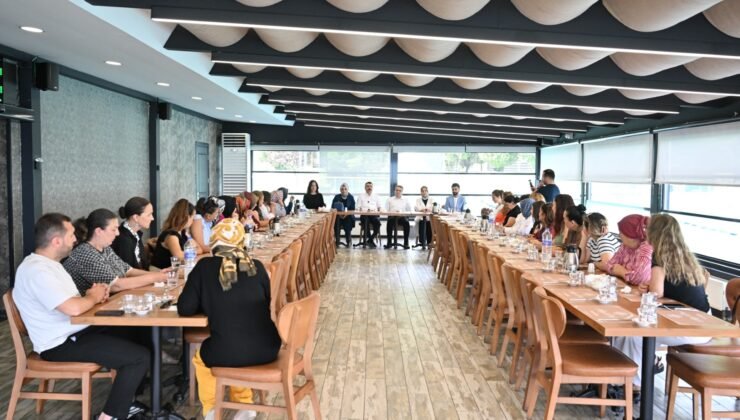 Yıldırım Belediye Başkanı Oktay Yılmaz Üreten Kadınları Ağırladı