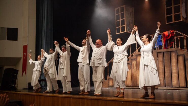 Bursa Şehir Tiyatrosu, Kıbrıs Tiyatro Festivaline Konuk