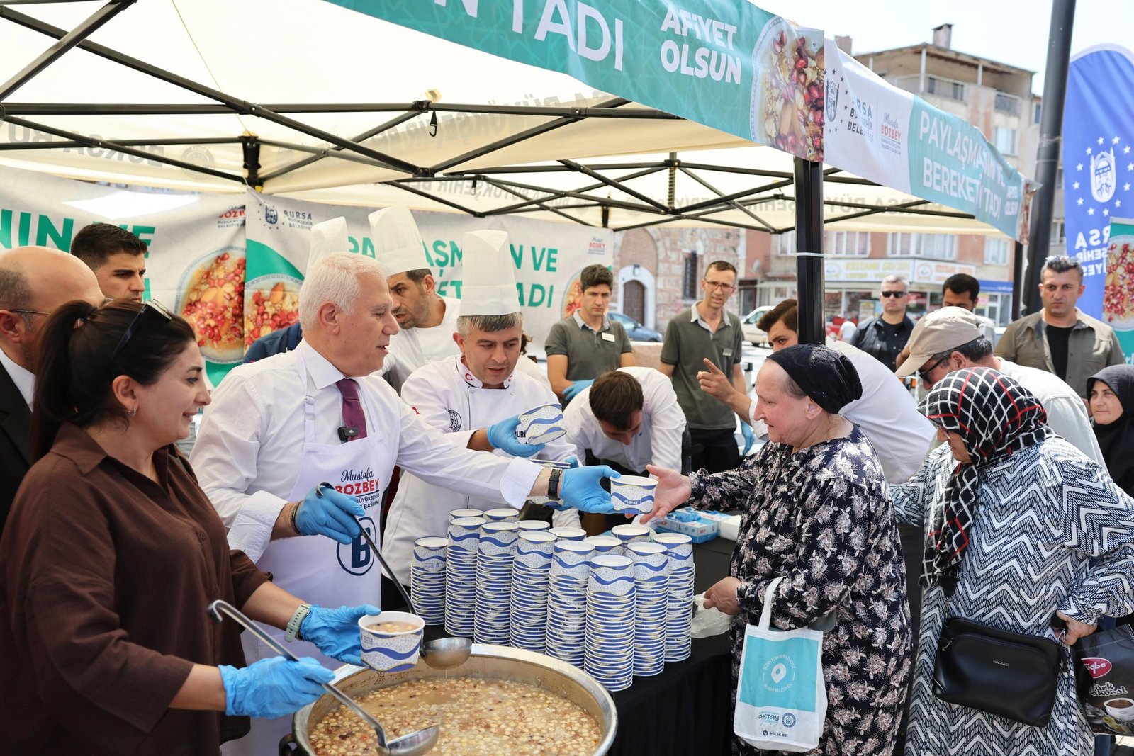 Büyükşehir Belediyesi Aşure Geleneğini Sürdürüyor