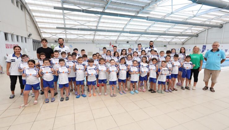 Büyükşehir Belediyesi Yaz Okullarında Minik Yüzücülerin Sertifika Heyecanı