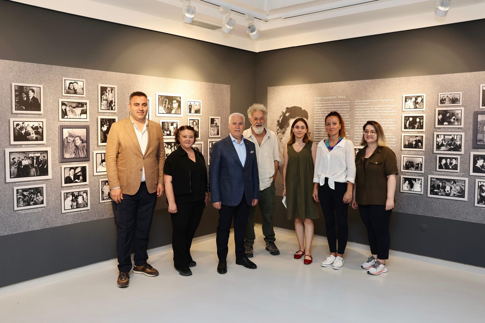 Büyükşehir Belediye Başkanı Mustafa Bozbey ‘Yaşamak Güzel Şey Be Kardeşim’ Sergisini Gezdi