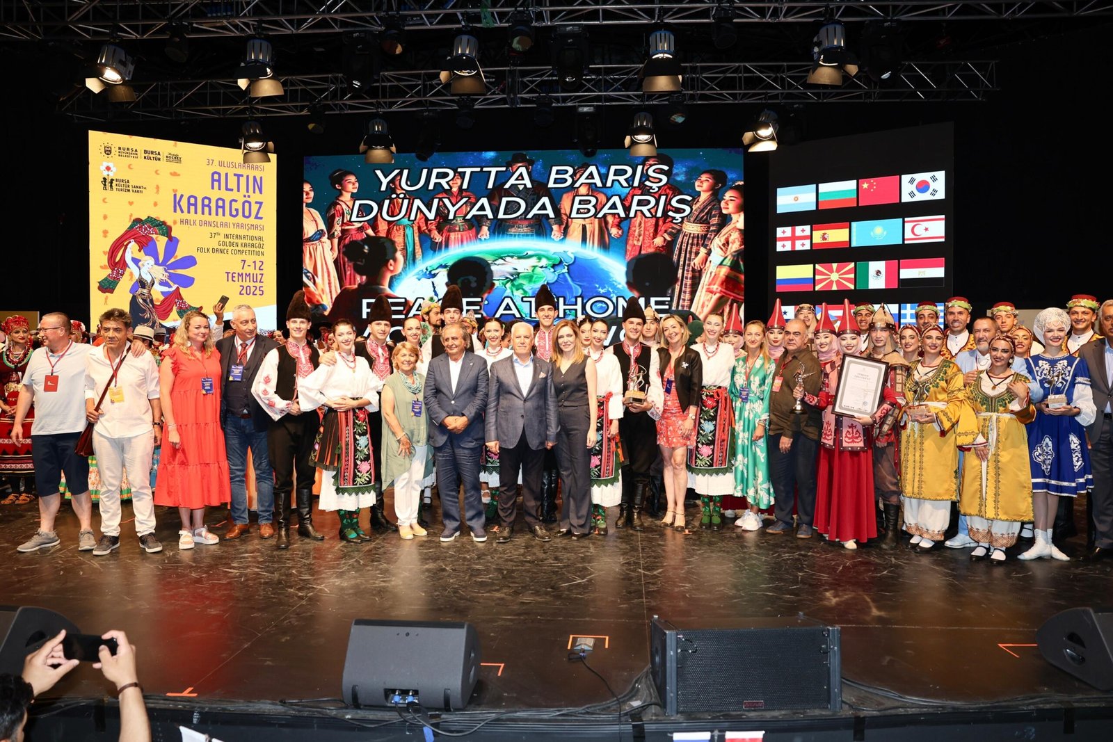 37. Uluslararası Altın Karagöz Halk Dansları  Yarışmasının Birincisi Bulgaristan Oldu
