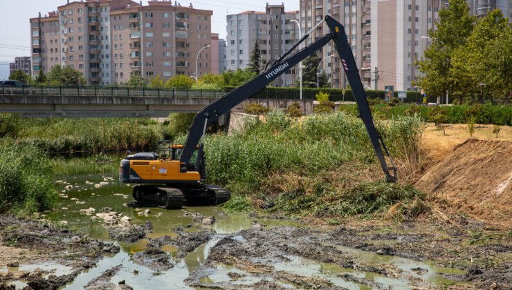 Büyükşehir Belediyesi’nden Ayvalı Dere’de Temizlik ve Islak Çalışması