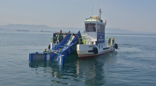 Büyükşehir Belediyesi’nden Deniz Temizliği