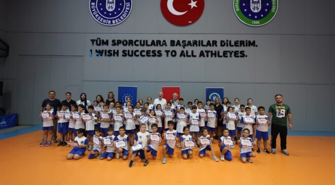 Bursa Büyükşehir Belediyesi Yaz Spor Okullarında çocuklar Sertifikalarına Kavuştu