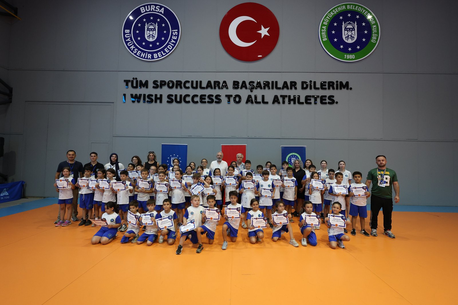 Bursa Büyükşehir Belediyesi Yaz Spor Okullarında çocuklar Sertifikalarına Kavuştu