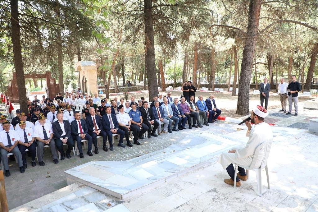 İnegöl’de 15 Temmuz Demokrasi ve Milli Birlik Gününde Şehitler Dualarla Anıldı