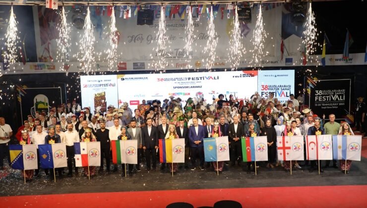 İnegöl’de 38. Uluslararası Kültür ve Kardeşlik Festivalinde Altın Mobilyanın Sahibi KKTC