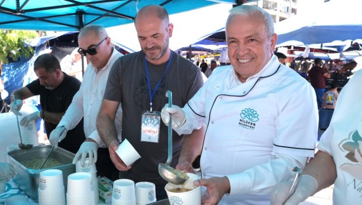 Nilüfer Belediye Başkanı Şadi Özdemir’den Aşure İkramı